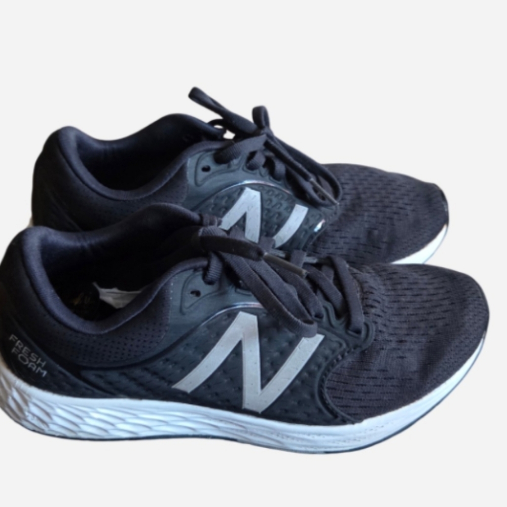 New Balance Womens  Black and Gray Athletic  Sneakers 7 1/2